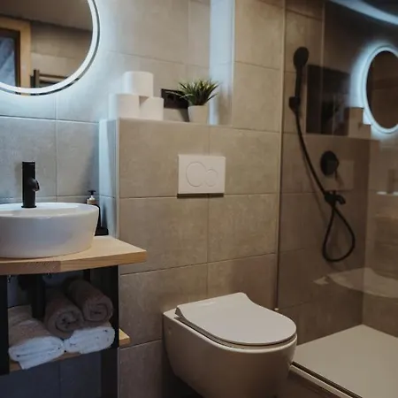 شقة Med Smrekami - Cozy Place With Sauna And Jacuzzi سيركلجي نا جورينجسكيم