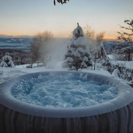 Med Smrekami - Cozy Place With Sauna And Jacuzzi شقة سيركلجي نا جورينجسكيم